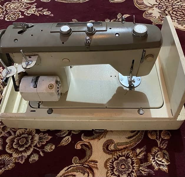 Brother sewing machine Model ZU2 B680 3