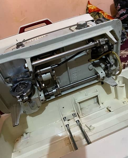 Brother sewing machine Model ZU2 B680 5