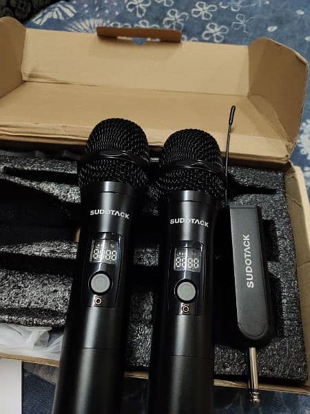 Selling A set of imported Sudotrack Wireless Microphones 4