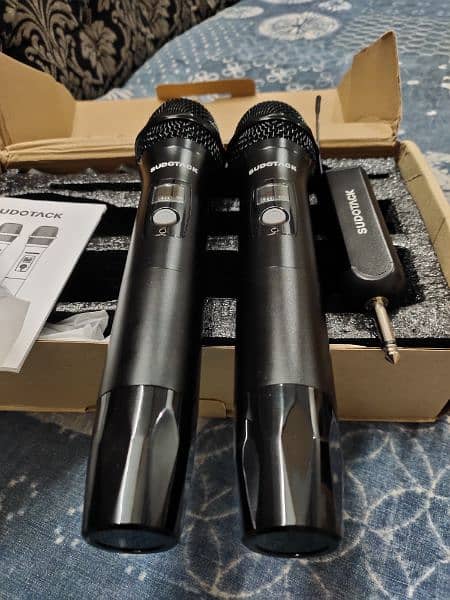 Selling A set of imported Sudotrack Wireless Microphones 6