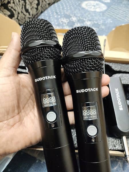 Selling A set of imported Sudotrack Wireless Microphones 7
