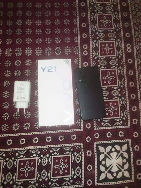 vivo y21 with box and charger 0