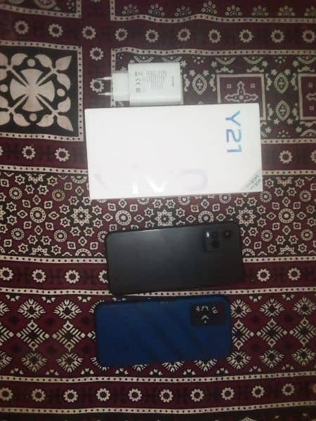 vivo y21 with box and charger 8