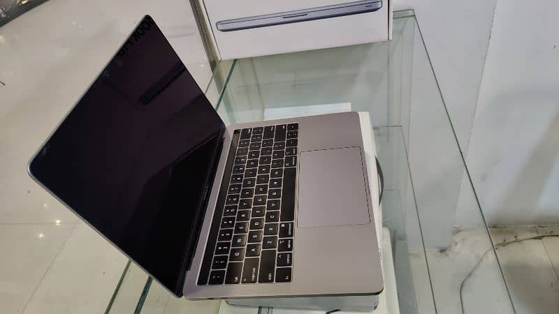 Apple MacBook pro 2018 0