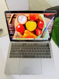 Apple Macbook Pro 2017 Core I7   16/256