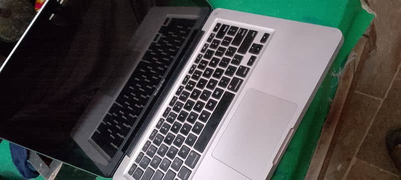 MacBook pro 2012 model 0303 3943814 2