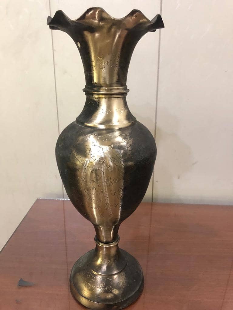 ANTIQUE WORLD PRESENT  HANDMADE COPPER VASE LENGTH 15INCH  MINT COND 0