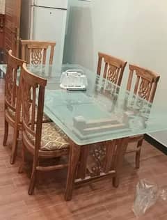 Dining Table in handsome condition