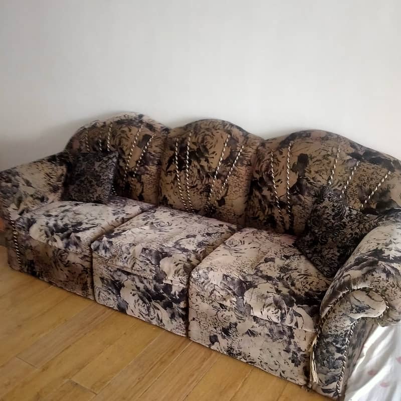 Sofa urgent sale 1