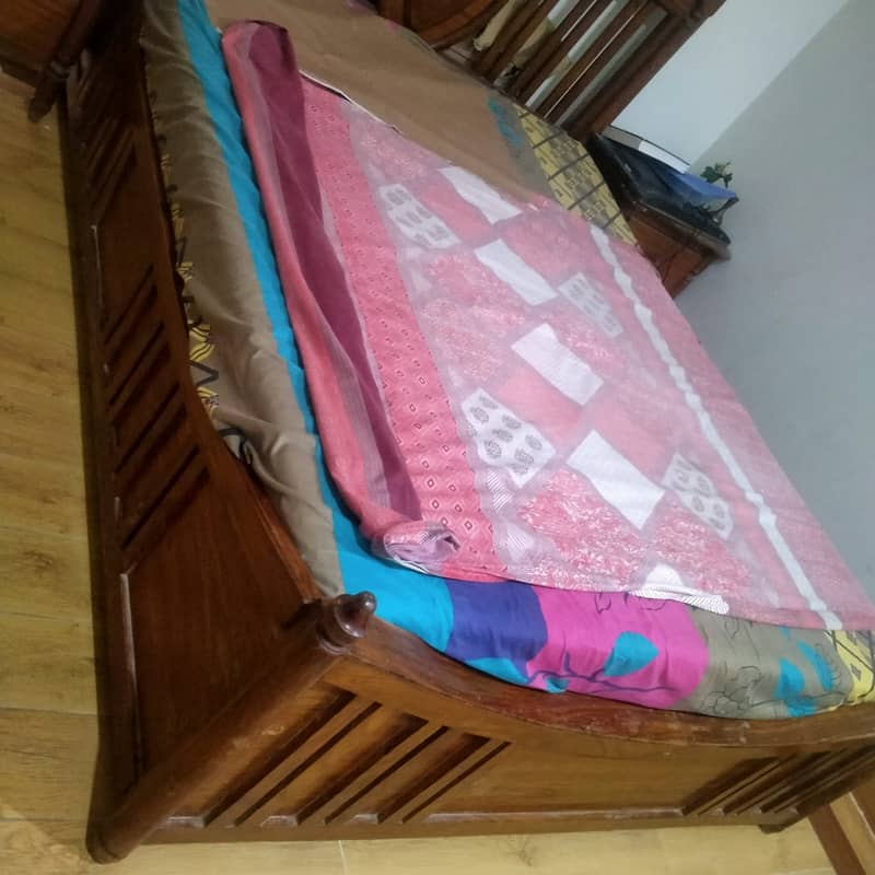 Double bed urgent sale with heavy moltyfoam  metress 1