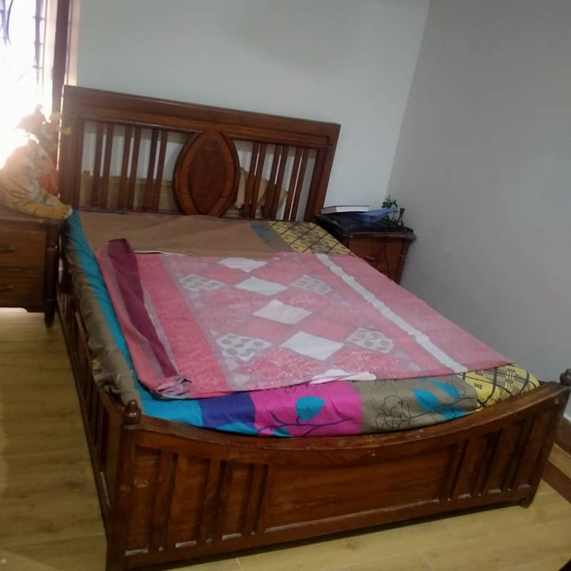 Double bed urgent sale with heavy moltyfoam  metress 2