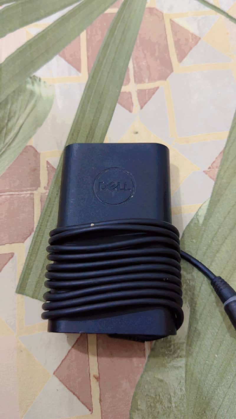 Original Dell 65w charger 1