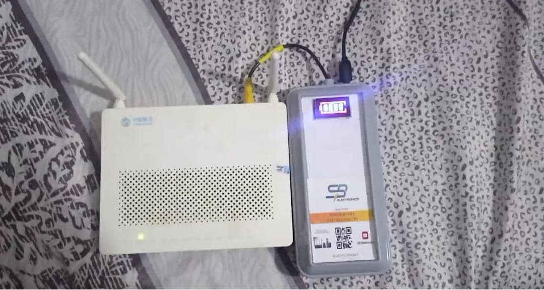 Mini Ups for wifi router devices Power bank 12v Dc 8