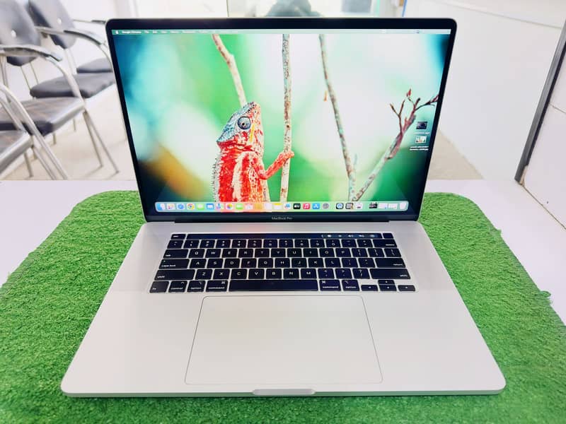 Apple Macbook pro 2019 Core i7 space Gray 1