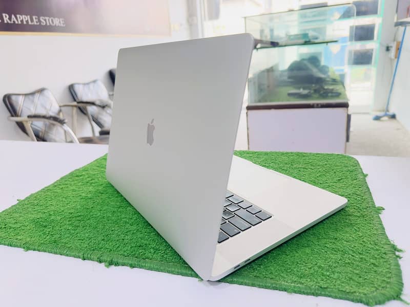 Apple Macbook pro 2019 Core i7 space Gray 4