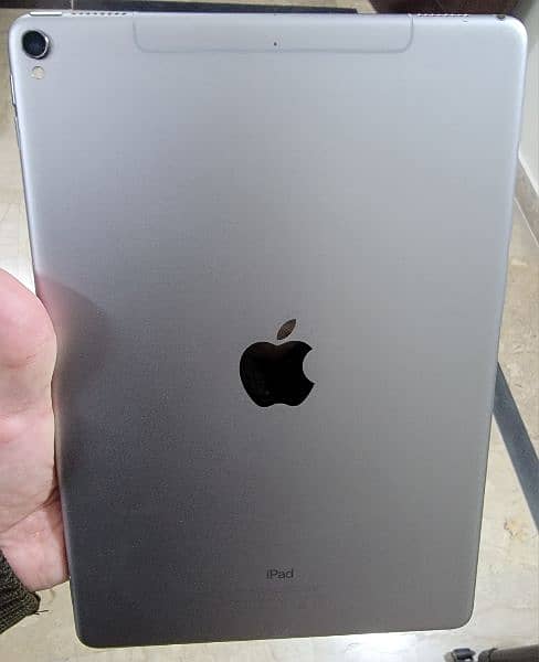 iPad Pro 10.5 (2017) 256gb Cellular (PTA Approved) 5