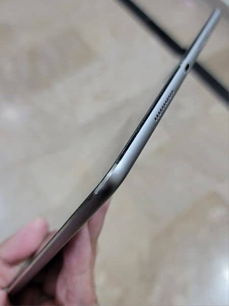 iPad Pro 10.5 (2017) 256gb Cellular (PTA Approved) 7