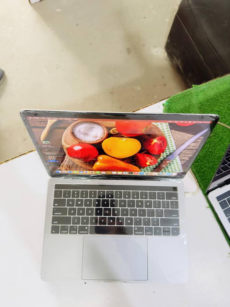 Apple Macbook PRo 2017 Core i7 4