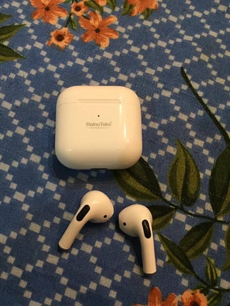 AirPods  good   condition 5