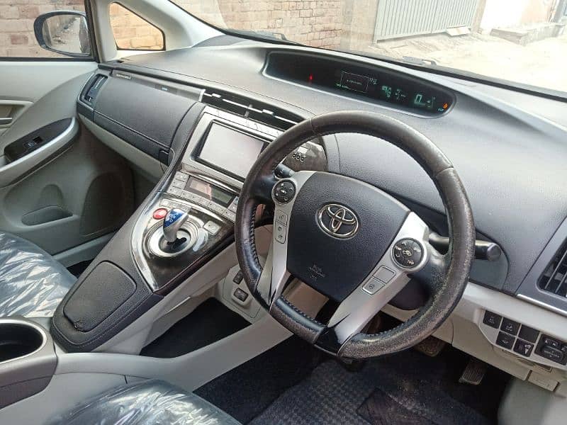 Toyota Prius PHV 11