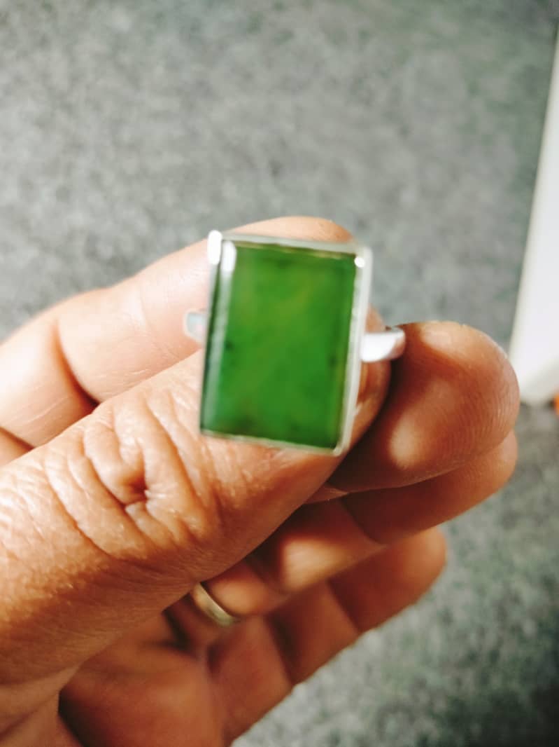 Beautiful natural green nephrite stone Ring 0