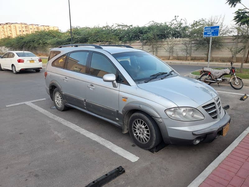 ssangyong stavic 11 seater automatic family car 2