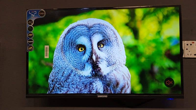 32 inch Samsung Smart Led tv YouTube Wifi brand new 3