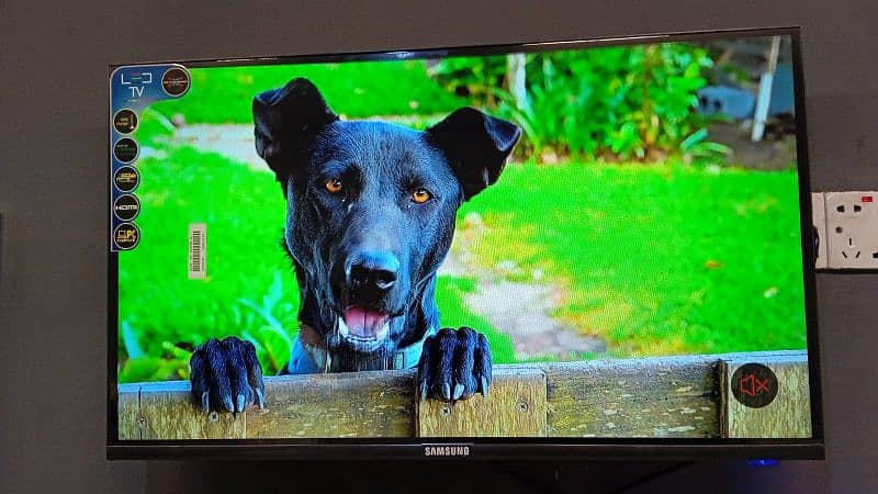 32 inch Samsung Smart Led tv YouTube Wifi brand new 3