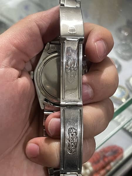Rolex Oysterdate winding 6694 watch. 4