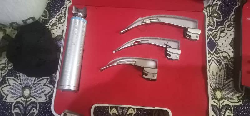 laryngoscope with blade 1