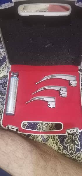 laryngoscope with blade 2