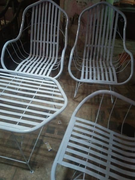new lawn chairs (6 chairs with table) 2
