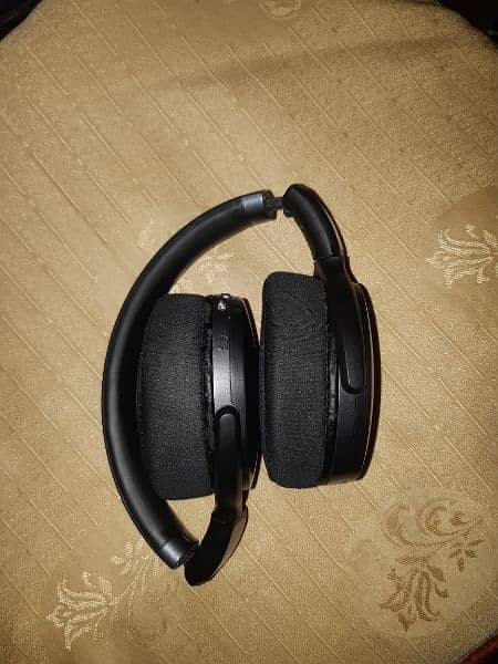 Sennheiser Wireless Headphones 1