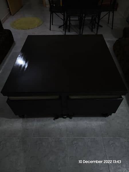 Modern designed Center Table with Cushioned Seats 4