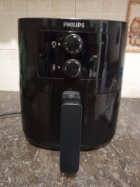Philips Air Fryer HD9200/90 ALMOST NEW 1