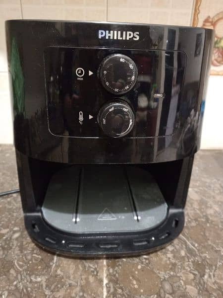 Philips Air Fryer HD9200/90 ALMOST NEW 2