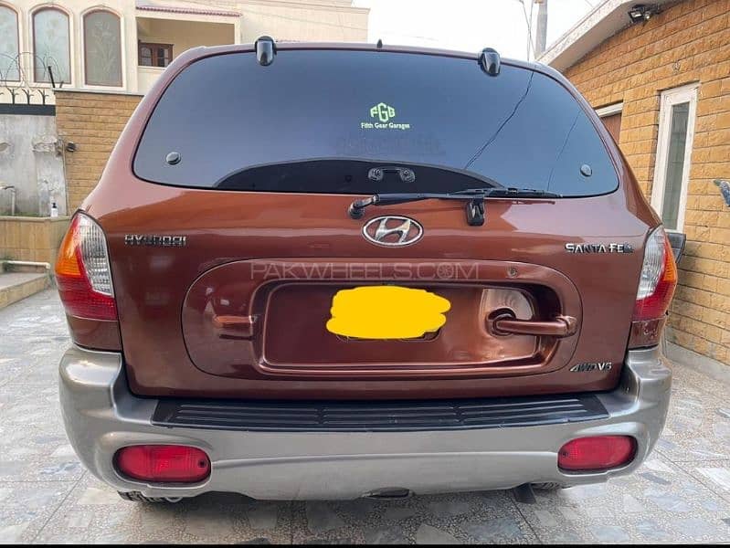 Hyundai Santa fee in owsum condition 6