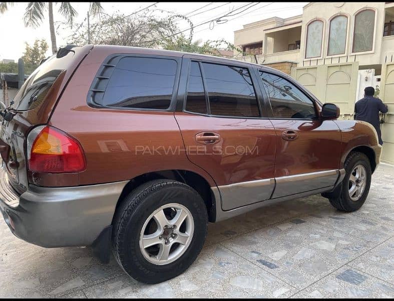 Hyundai Santa fee in owsum condition 7