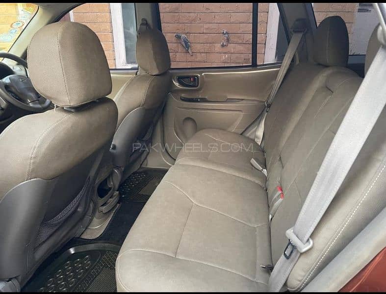 Hyundai Santa fee in owsum condition 8