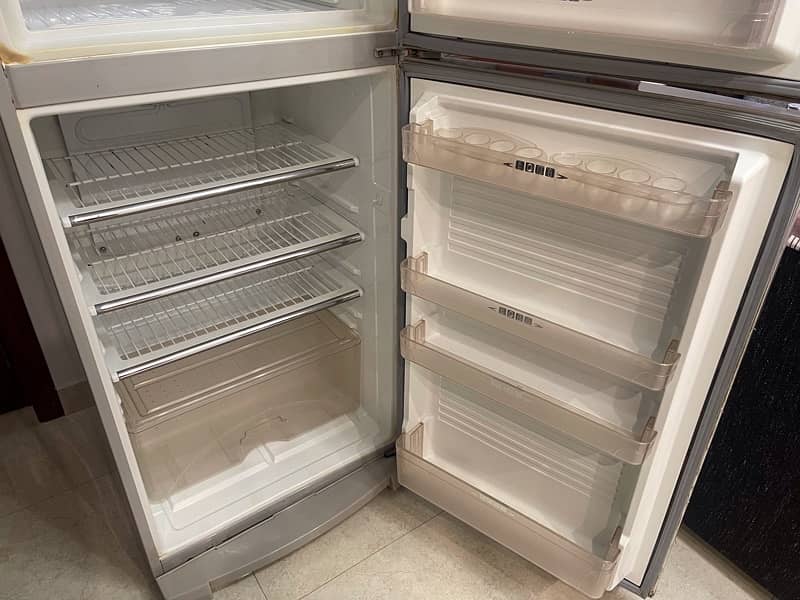 Dawlance fridge n freezer 4
