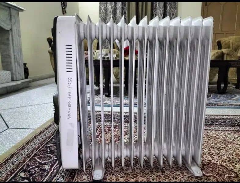 BLACK AND DECKER ORIGINAL IMPORTED OIL HEATER 2