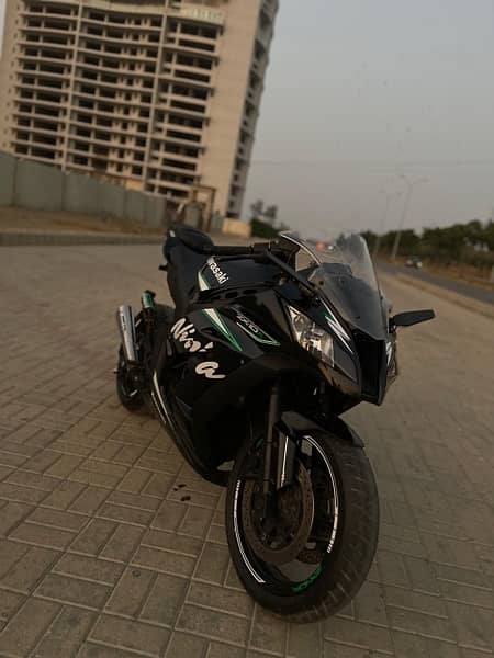 Heavy sports bike Kawasaki modified into ZX10R in perfect condition!! 6