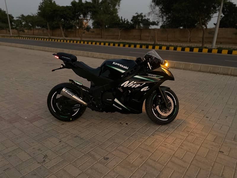 Heavy sports bike Kawasaki modified into ZX10R in perfect condition!! 9