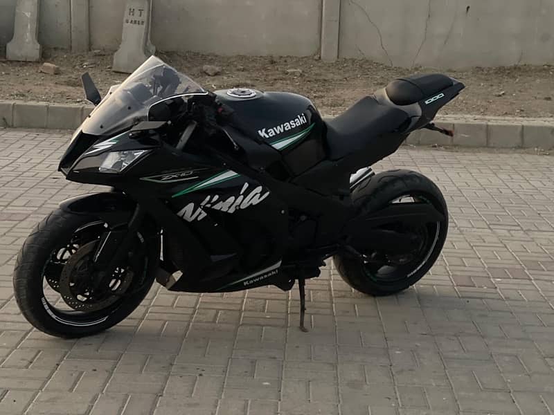Heavy sports bike Kawasaki modified into ZX10R in perfect condition!! 11