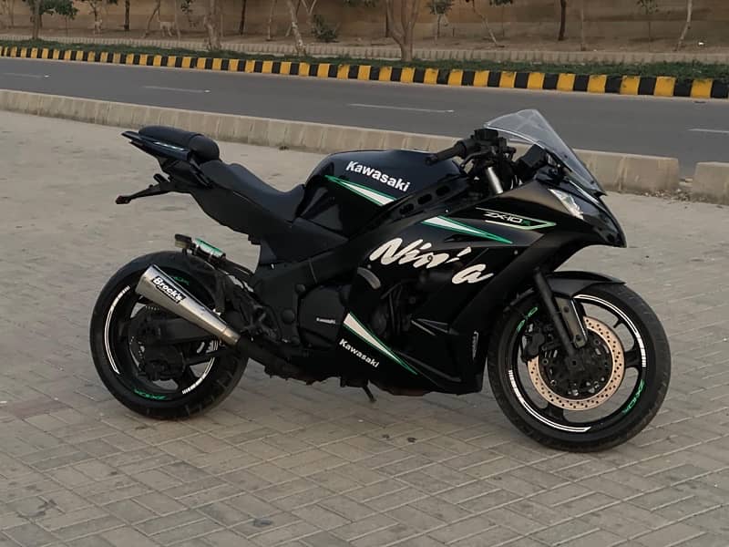 Heavy sports bike Kawasaki modified into ZX10R in perfect condition!! 13