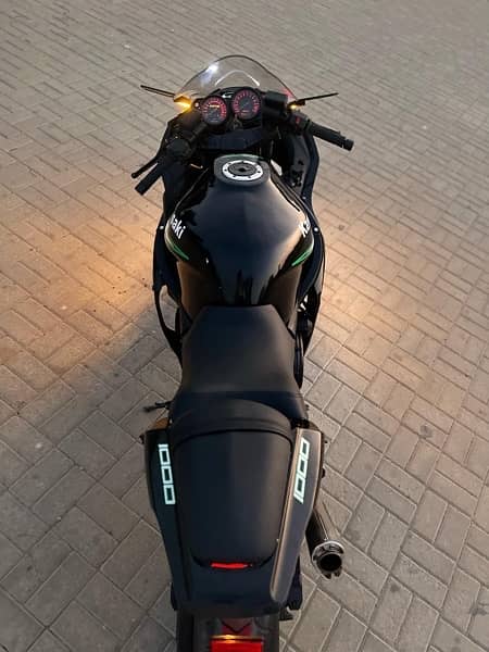 Heavy sports bike Kawasaki modified into ZX10R in perfect condition!! 17