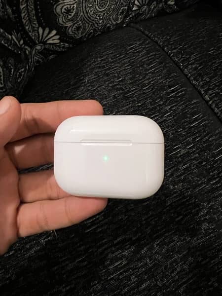 Apple Airpods Pro 2nd Generation Original 10/10 Condition 4