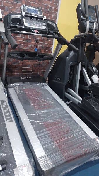 spirit usa xt685 Sami commercial treadmill gym and fitness machine 4