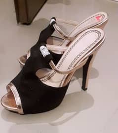 High heels sandal