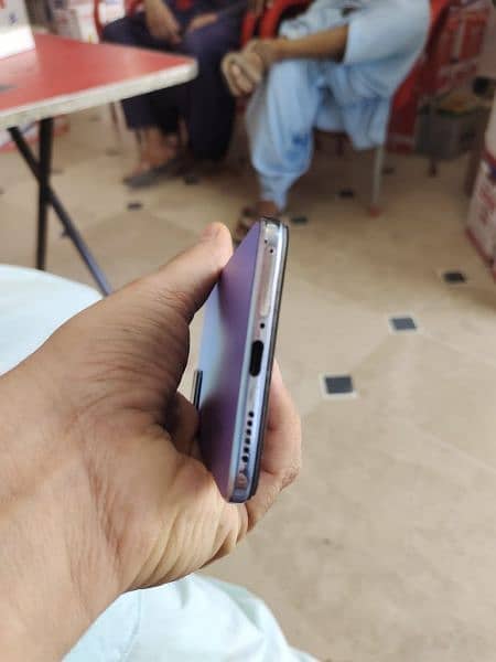 vivo v21 8 plus 4 GB 128 GB GOOD CONDITION  10/9 2